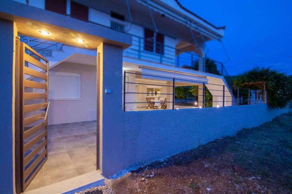 House On The Beach Salamina Exterior foto